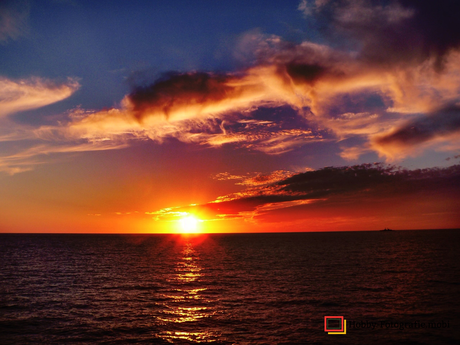 Sonnenuntergang auf offener See