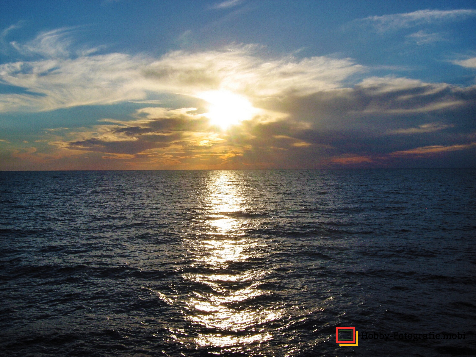 Sonnenaufgang über den Meer