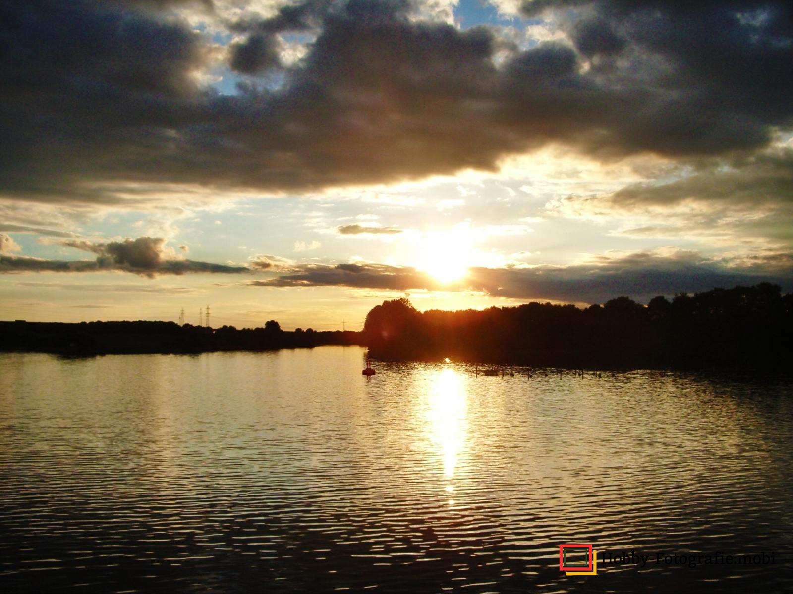 Sonnenuntergang vor Inseln