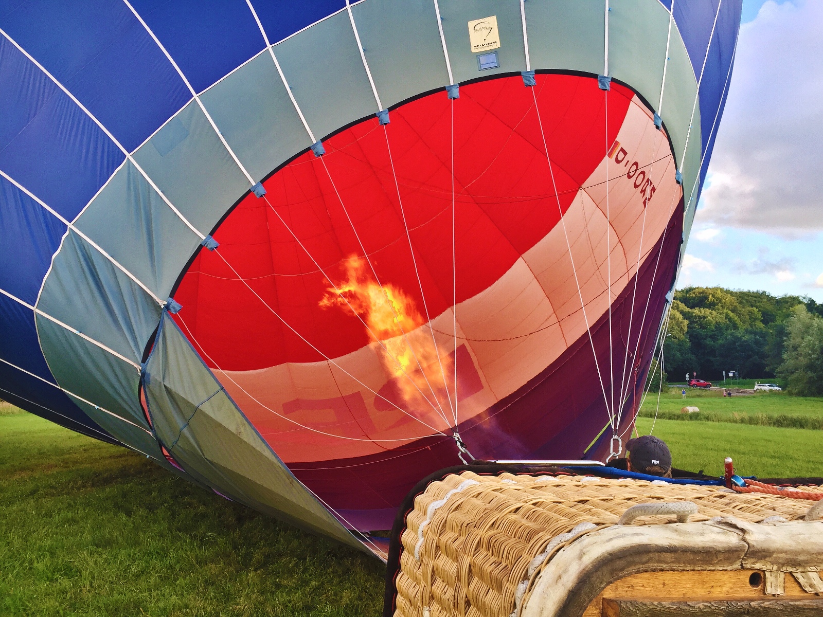 Heissluftballon vor dem Start